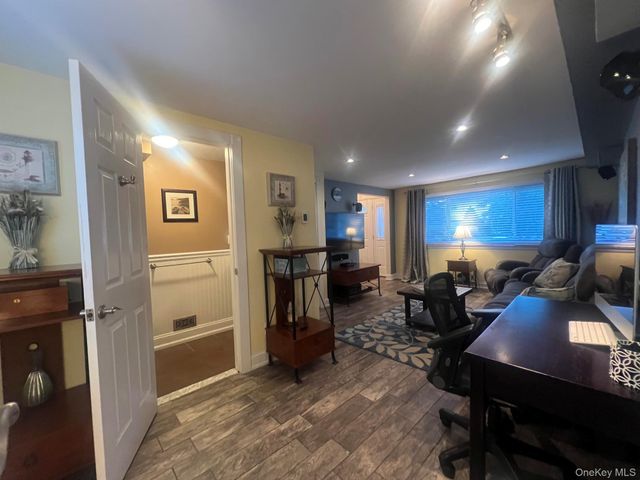 48 W 20th Street, Deer Park, NY 11729