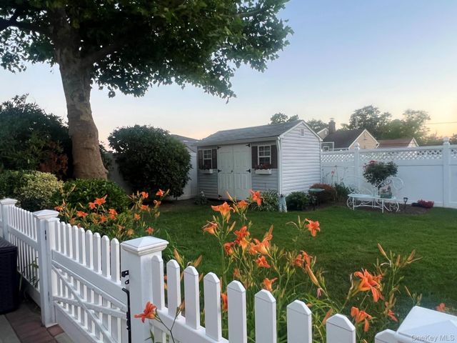 48 W 20th Street, Deer Park, NY 11729