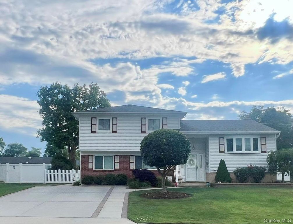 48 W 20th Street, Deer Park, NY 11729