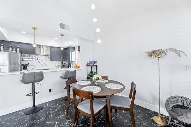 17711 Margate Street 316, Encino, CA 91316