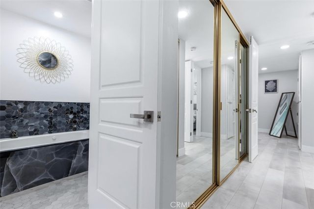 17711 Margate Street 316, Encino, CA 91316