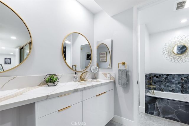 17711 Margate Street 316, Encino, CA 91316