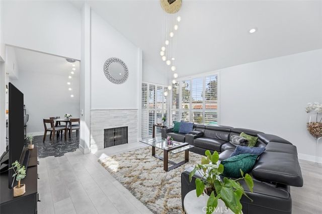 17711 Margate Street 316, Encino, CA 91316