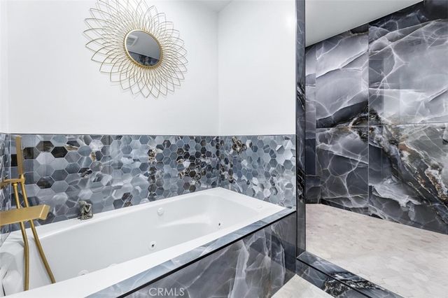 17711 Margate Street 316, Encino, CA 91316