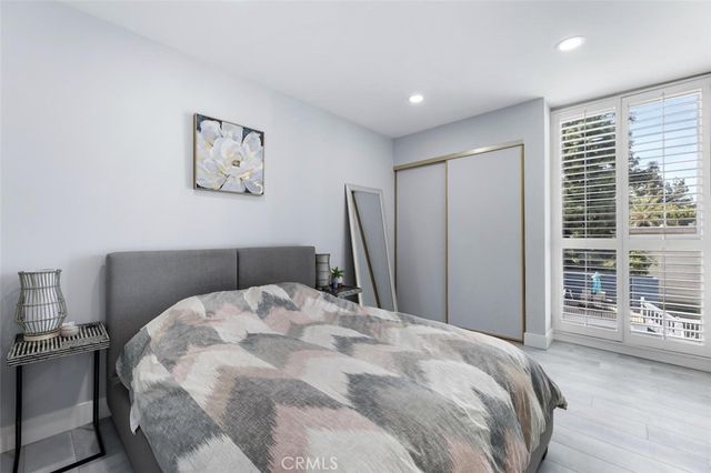 17711 Margate Street 316, Encino, CA 91316