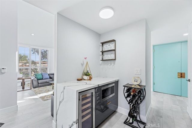 17711 Margate Street 316, Encino, CA 91316