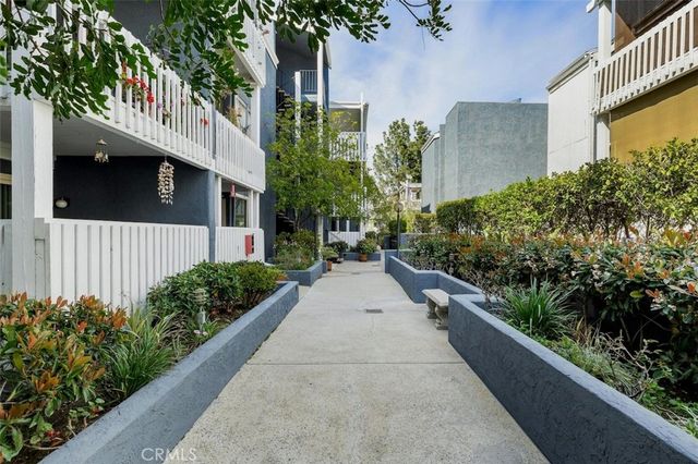 17711 Margate Street 316, Encino, CA 91316
