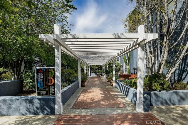 17711 Margate Street 316, Encino, CA 91316
