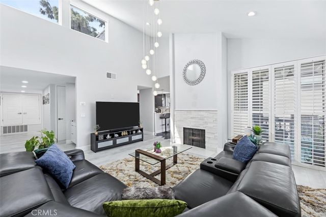 17711 Margate Street 316, Encino, CA 91316