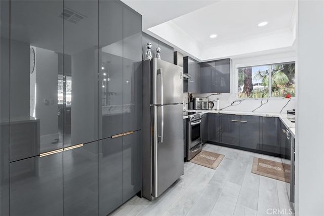 17711 Margate Street 316, Encino, CA 91316