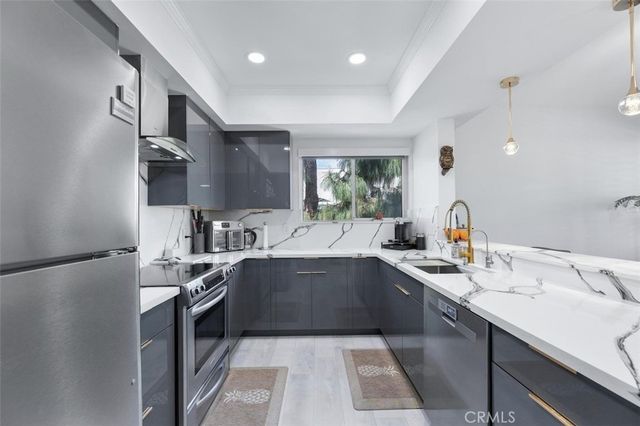 17711 Margate Street 316, Encino, CA 91316