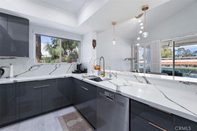 17711 Margate Street 316, Encino, CA 91316