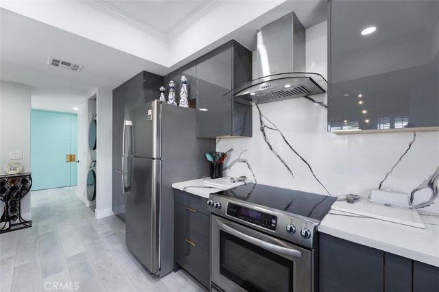 17711 Margate Street 316, Encino, CA 91316
