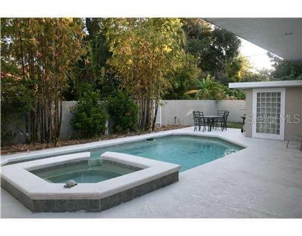 300 BRIGHTWATERS BOULEVARD NE, St Petersburg, FL 33704