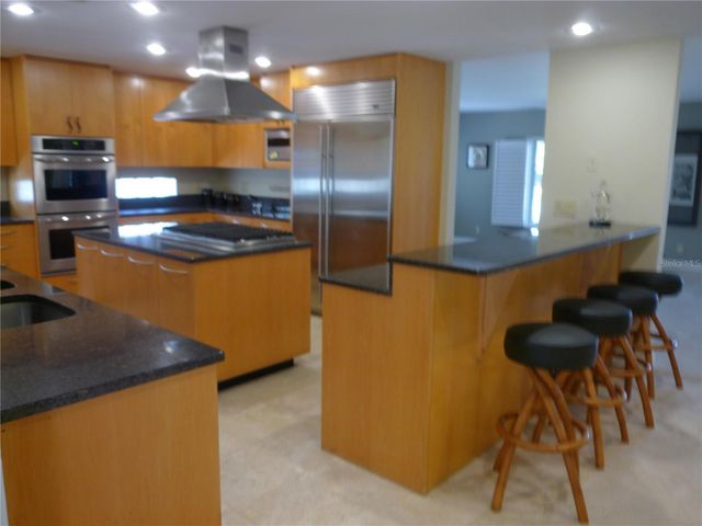 300 BRIGHTWATERS BOULEVARD NE, St Petersburg, FL 33704
