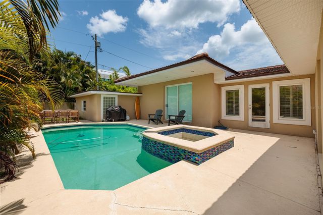300 BRIGHTWATERS BOULEVARD NE, St Petersburg, FL 33704