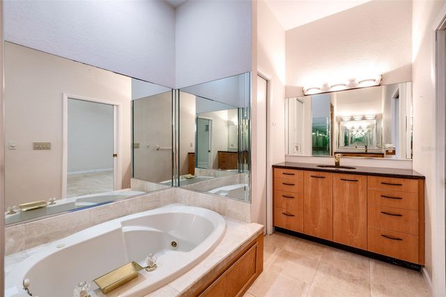 300 BRIGHTWATERS BOULEVARD NE, St Petersburg, FL 33704