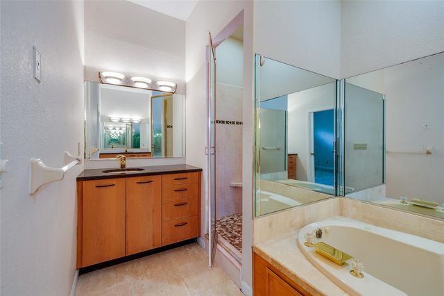 300 BRIGHTWATERS BOULEVARD NE, St Petersburg, FL 33704