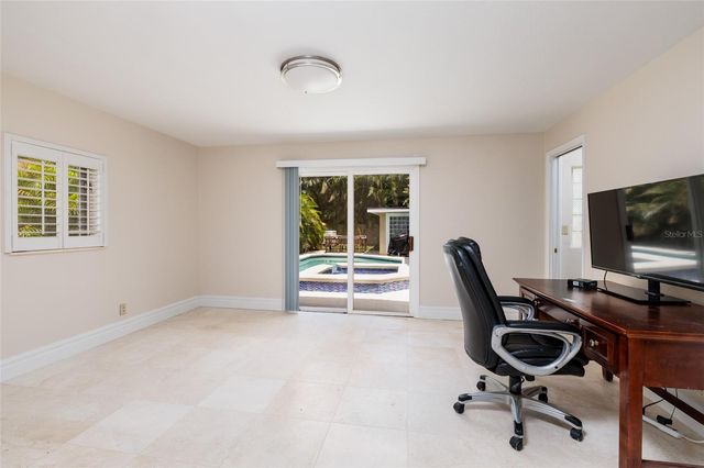 300 BRIGHTWATERS BOULEVARD NE, St Petersburg, FL 33704