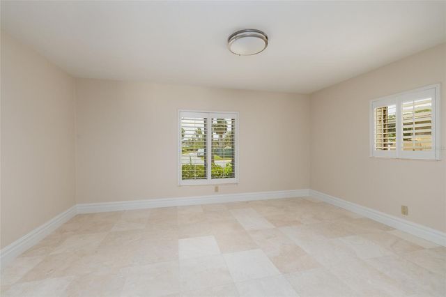 300 BRIGHTWATERS BOULEVARD NE, St Petersburg, FL 33704