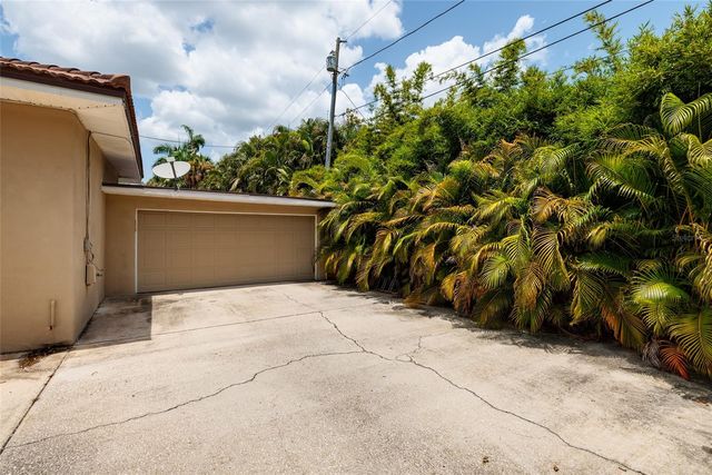 300 BRIGHTWATERS BOULEVARD NE, St Petersburg, FL 33704