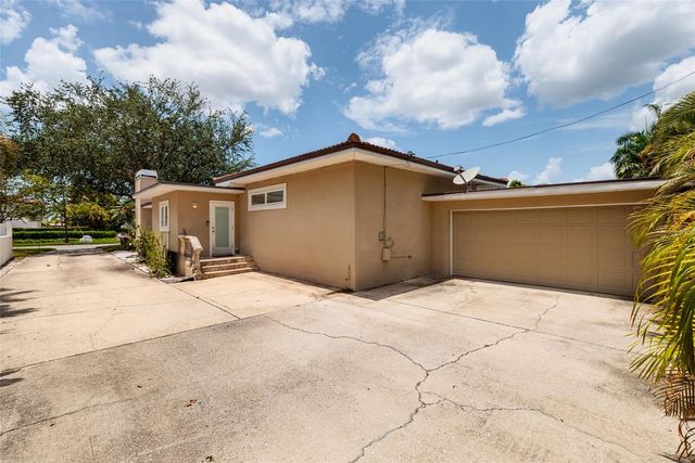 300 BRIGHTWATERS BOULEVARD NE, St Petersburg, FL 33704