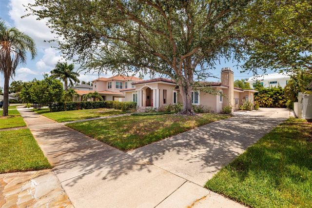 300 BRIGHTWATERS BOULEVARD NE, St Petersburg, FL 33704