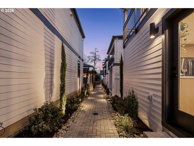 815 3rd St, Lake Oswego, OR 97034