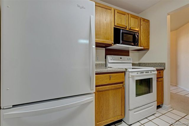 12364 Saint Andrews Way 66, Fenton, MI 48430