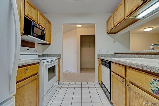 12364 Saint Andrews Way 66, Fenton, MI 48430