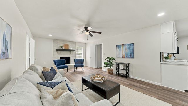 6820 Gary Lane, Fort Worth, TX 76112