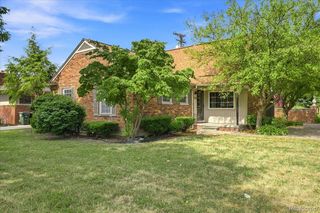 20691 Wedgewood Drive, Grosse Pointe Woods, MI 48236