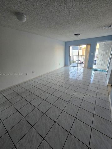 15454 SW 85th Lane 135, Miami, FL 33193