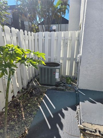 15454 SW 85th Lane 135, Miami, FL 33193