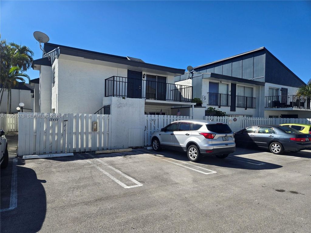 15454 SW 85th Lane 135, Miami, FL 33193