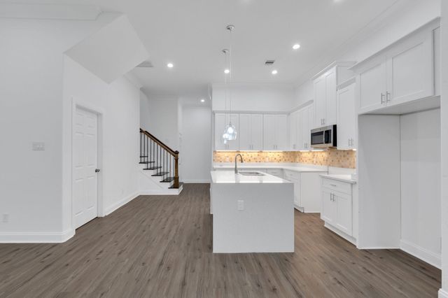 7315 Iwo Jima Road B, Houston, TX 77033