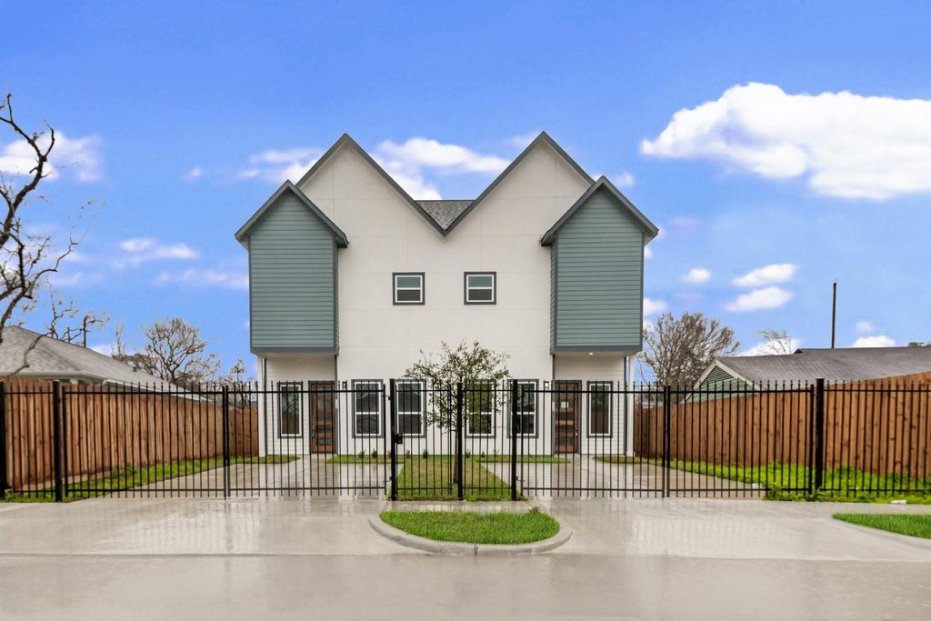 7315 Iwo Jima Road B, Houston, TX 77033