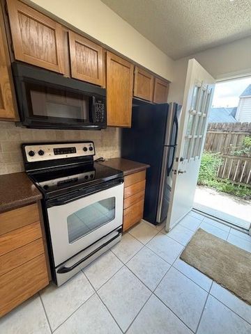 6201 Beverlyhill Street 8, Houston, TX 77057