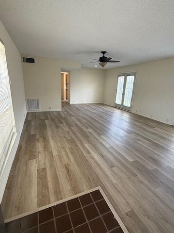 6201 Beverlyhill Street 8, Houston, TX 77057