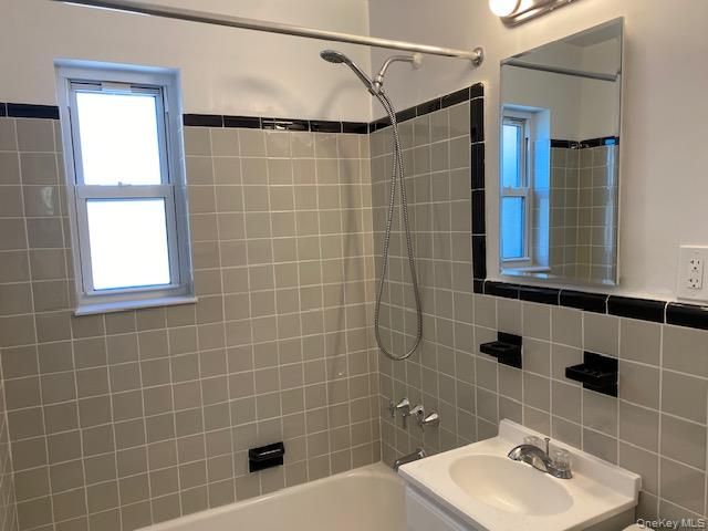 260-18 75th Avenue 1st fl, Glen Oaks, NY 11004