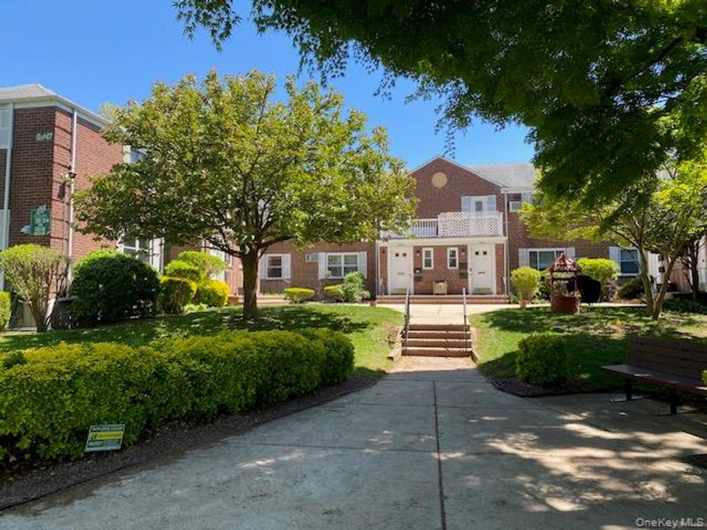 260-18 75th Avenue 1st fl, Glen Oaks, NY 11004