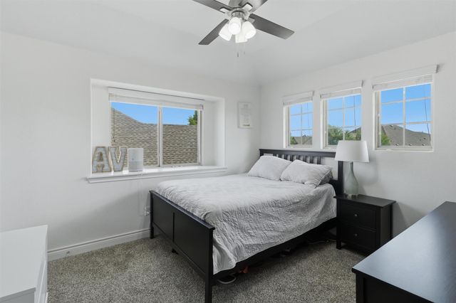 305 Lightcliff ST, Hutto, TX 78634