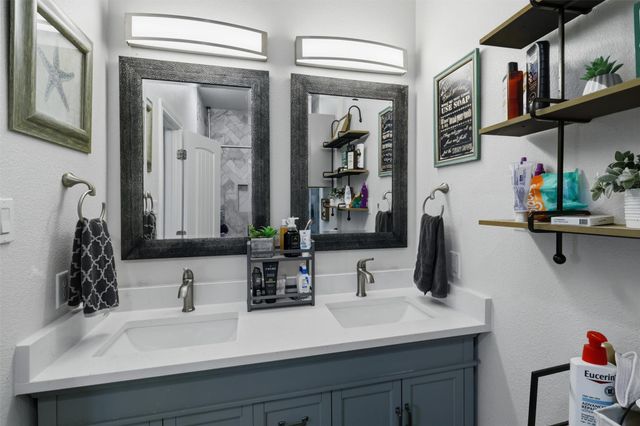 305 Lightcliff ST, Hutto, TX 78634