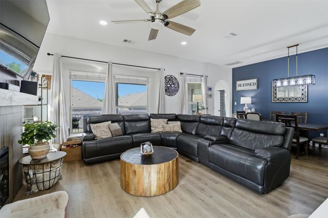 305 Lightcliff ST, Hutto, TX 78634