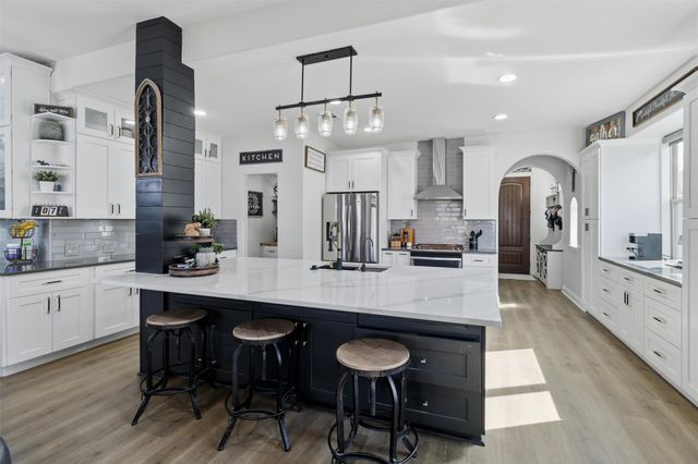 305 Lightcliff ST, Hutto, TX 78634