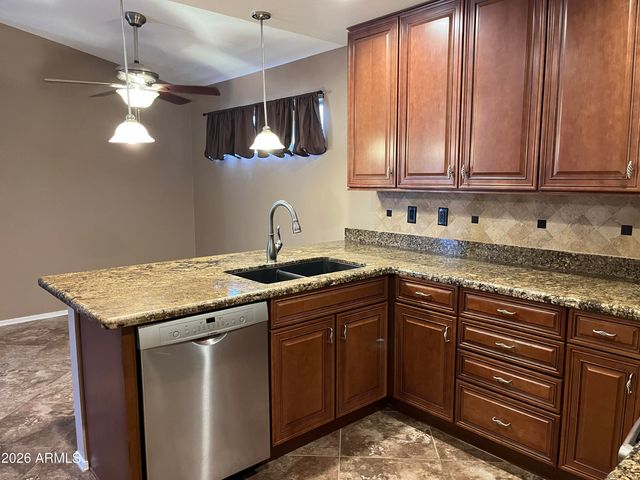 3921 E GRAYTHORN Street, Phoenix, AZ 85044