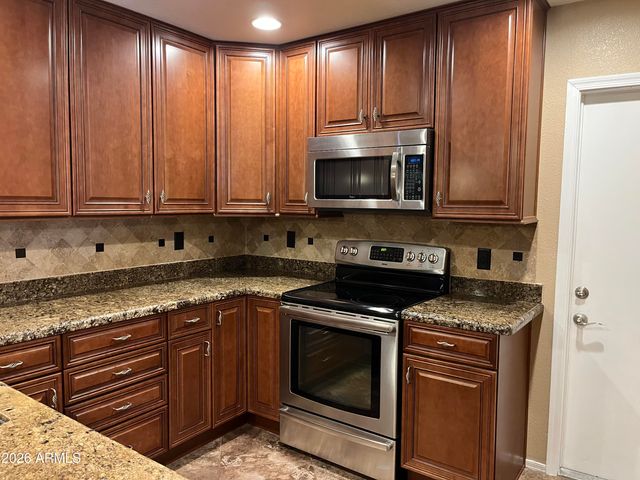 3921 E GRAYTHORN Street, Phoenix, AZ 85044