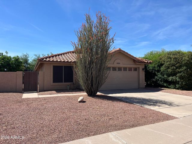 3921 E GRAYTHORN Street, Phoenix, AZ 85044