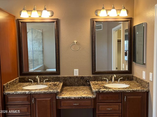 3921 E GRAYTHORN Street, Phoenix, AZ 85044