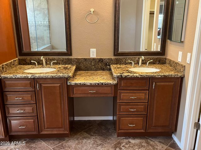 3921 E GRAYTHORN Street, Phoenix, AZ 85044